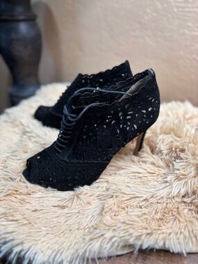 Valentino  Authentictic Garavani Ankle Boot Black